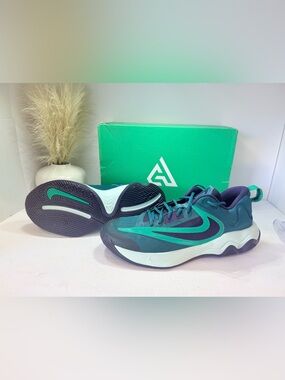 38. Nike Giannis Men’s size 12 NEW!